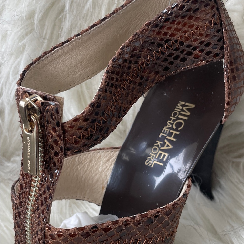 Y2K Michael Kors T strap brand new brown heels 7.5 size